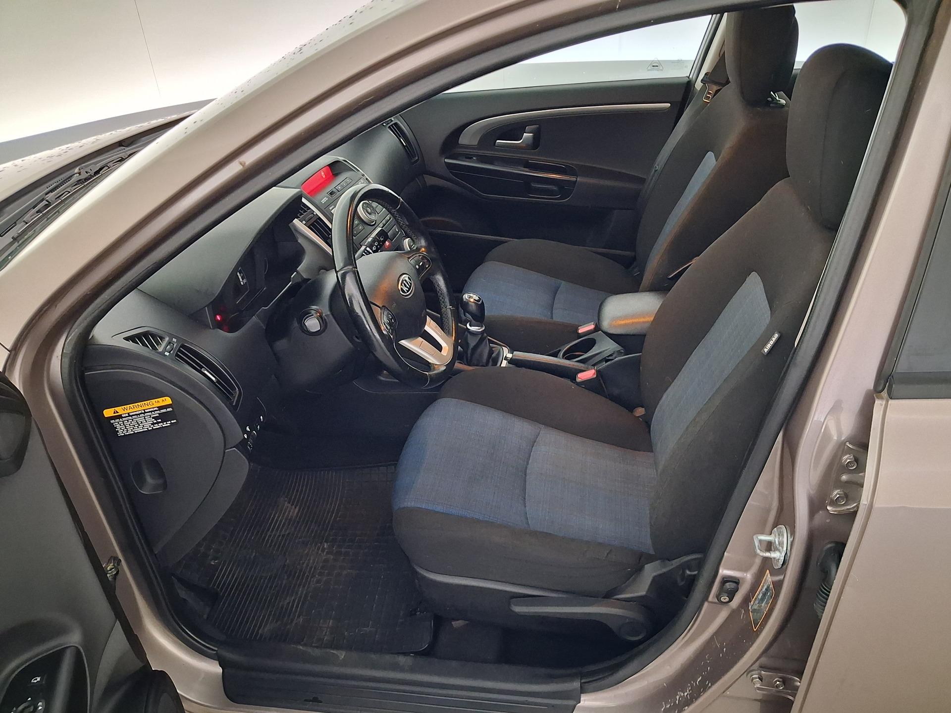 Kia Ceed cee'd_sw 1.6 CRDi Man 115hv 2012, kuva 7/24