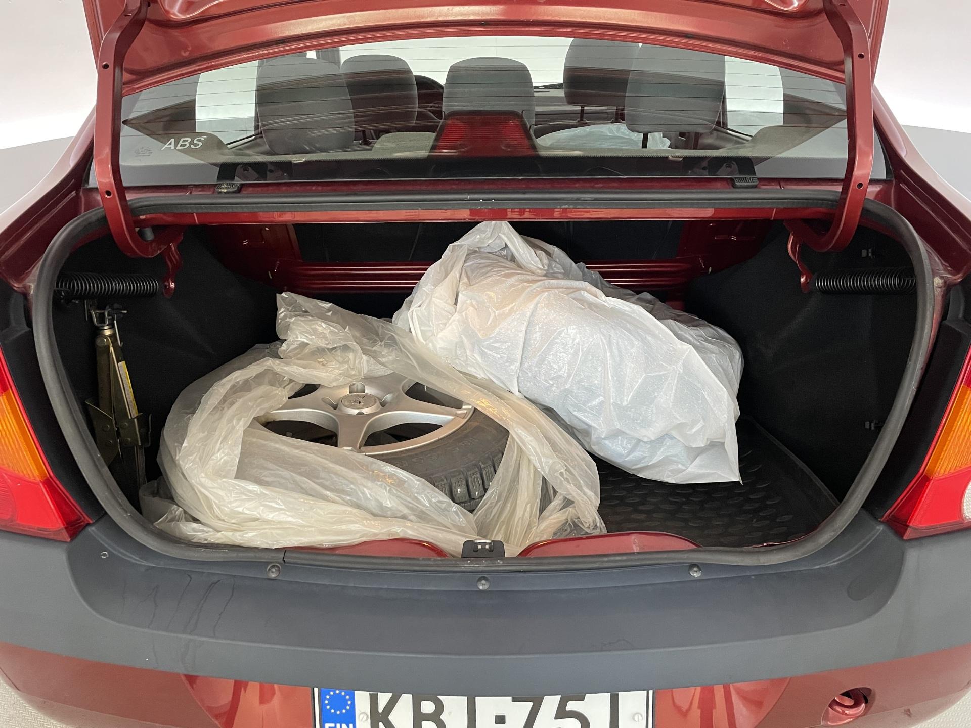 Dacia Logan 1.4i Sedan 2006, kuva 7/22
