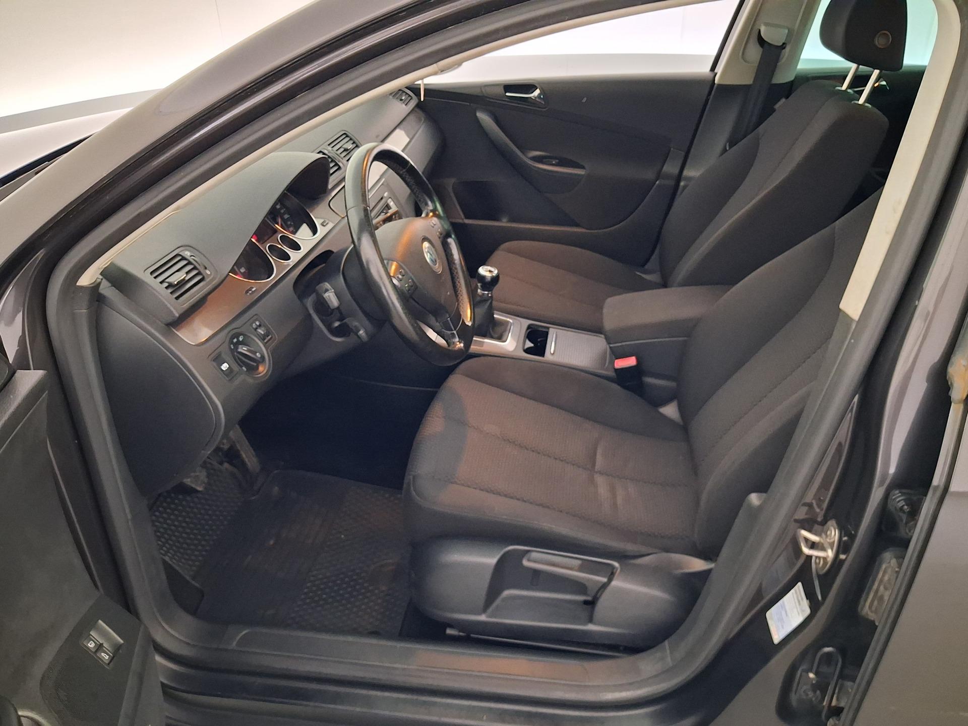 Volkswagen Passat 1.9 TDI Man 105hv 2008, kuva 7/24
