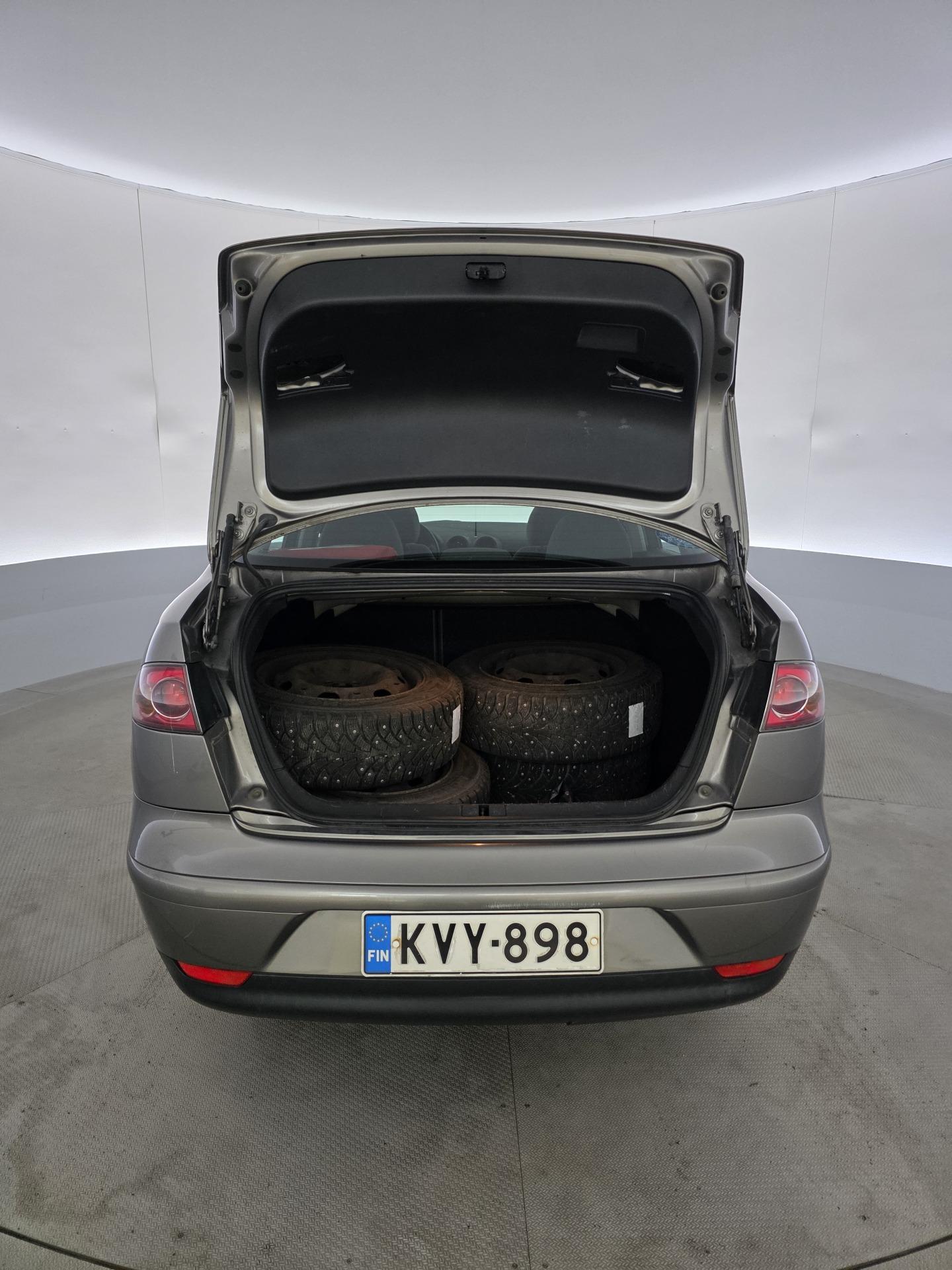 Seat Cordoba 1,4i Signal 74kw man 2004, kuva 7/24