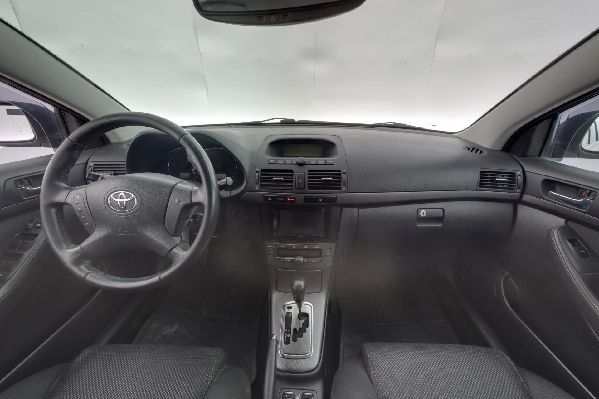 Toyota Avensis 2.0 D-4 VVT-i 147hv 2004, kuva 7/24