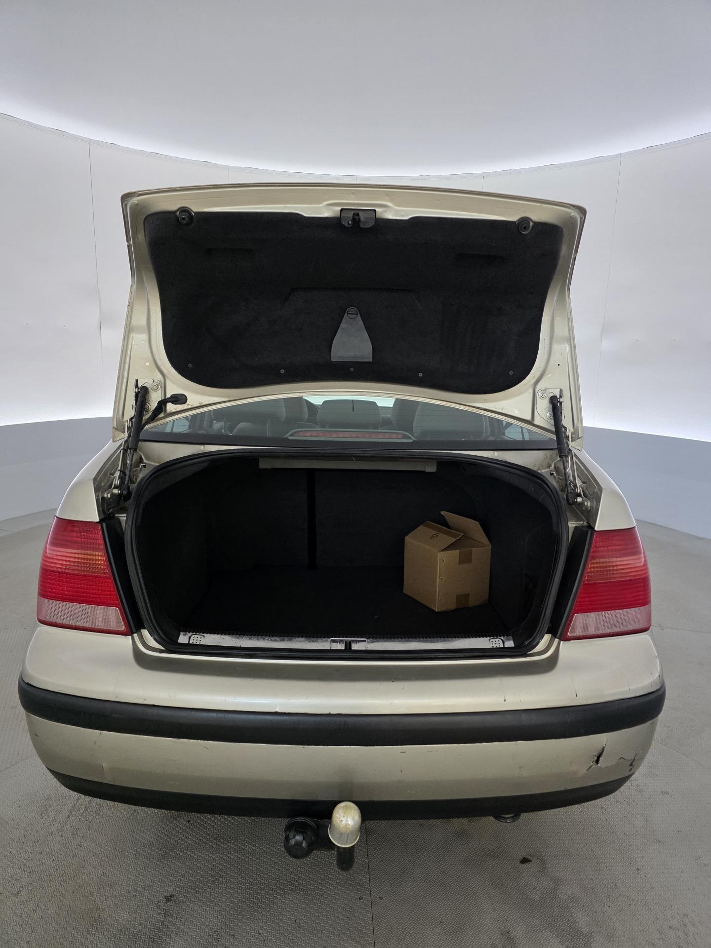 Volkswagen Bora 1,4 Basis AC 2004, kuva 7/24