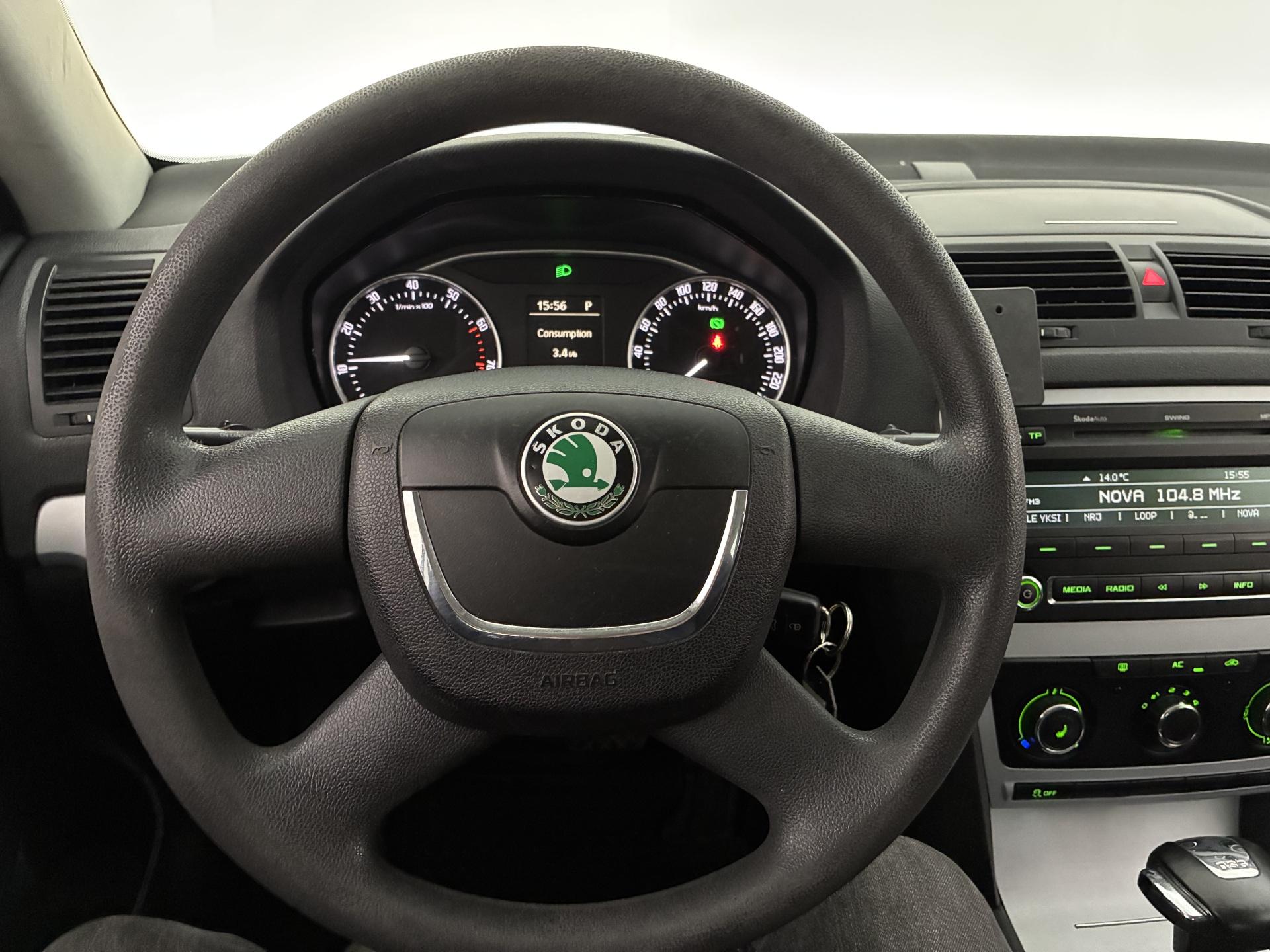 Skoda Octavia 1.2 TSI DSG-Aut. 2011, kuva 7/15