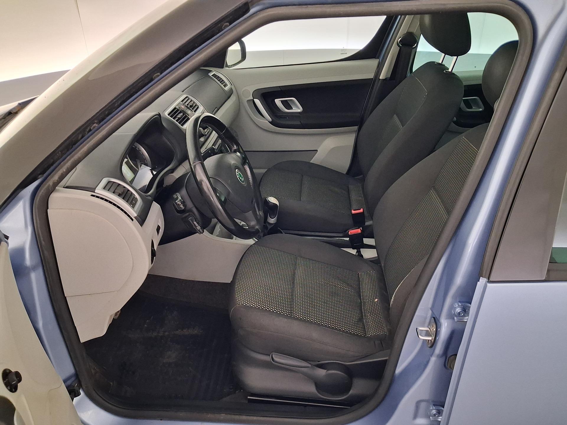 Skoda Roomster Scout 1.6 MPI Man 105hv 2008, kuva 2/24