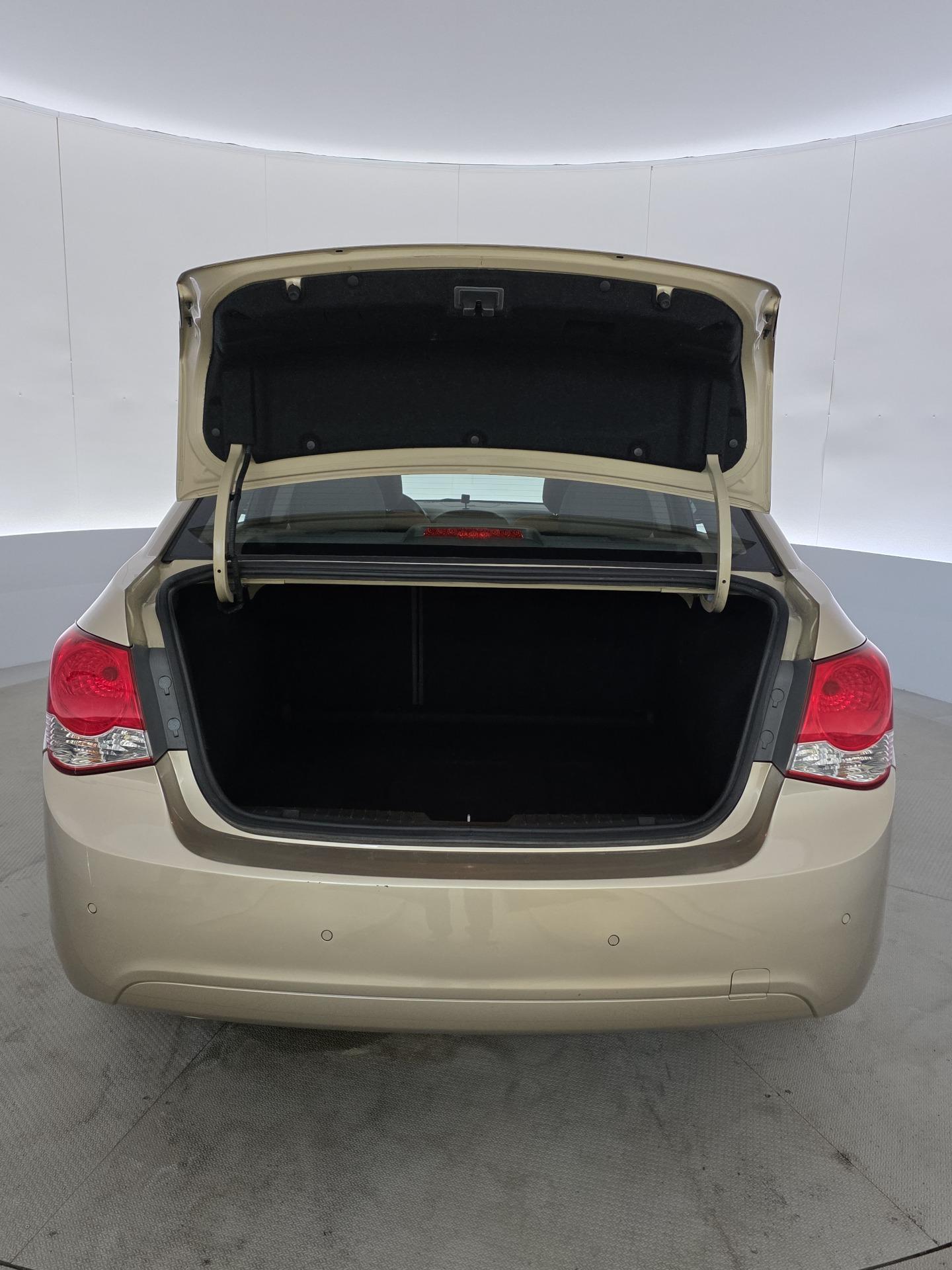 Chevrolet Cruze Sedan 2,0D 110kw LT 2010, kuva 7/24
