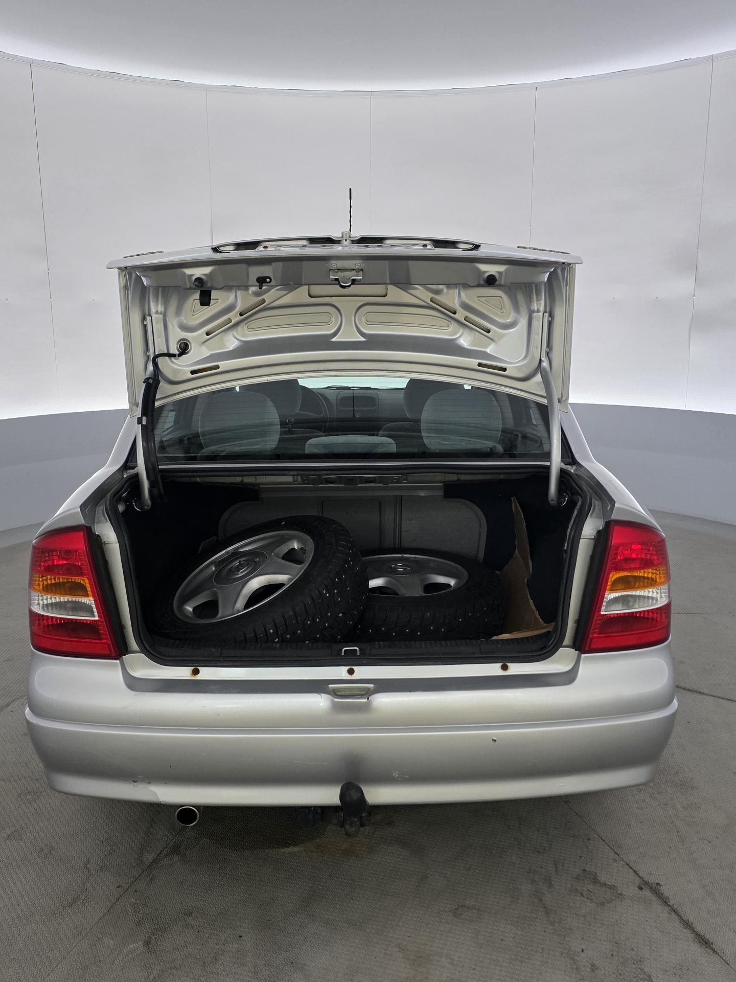 Opel Astra 1,6 74kw sedan Star silver 1998, kuva 7/24