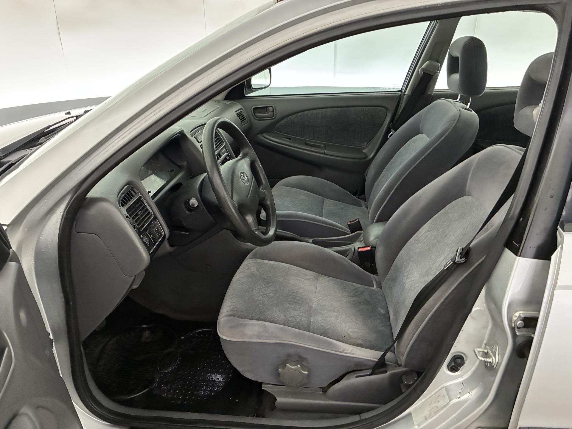 Toyota Avensis 1.6 Linea Terra 1999, bild 7/24