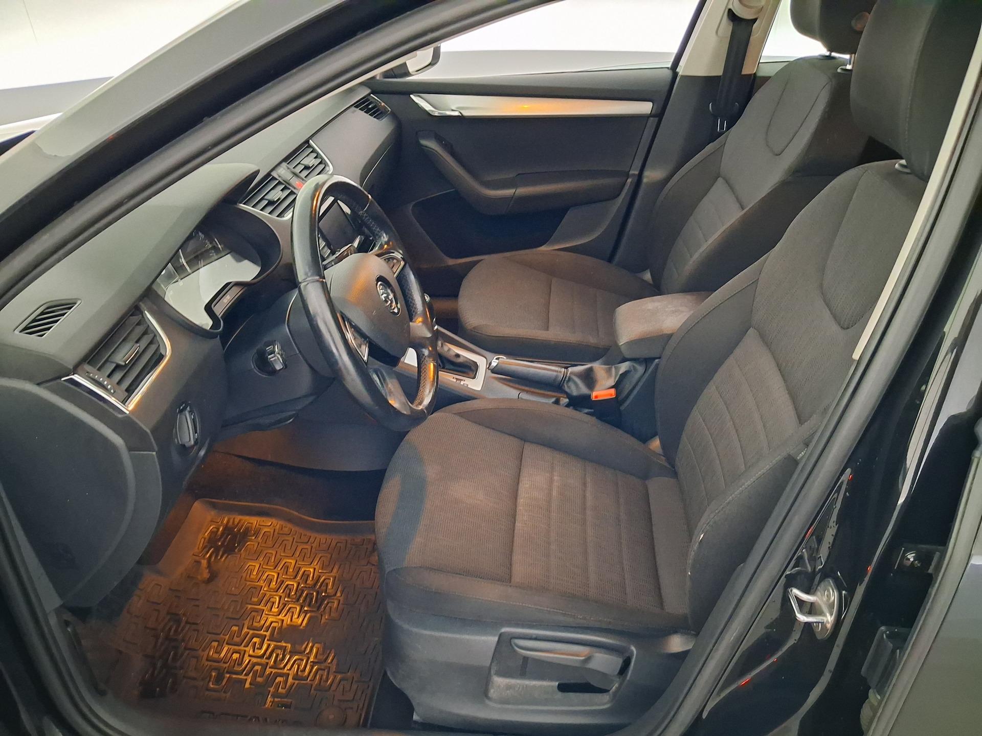 Skoda Octavia 1.6 TDI DSG 105hv Elegance 2014, bild 7/24