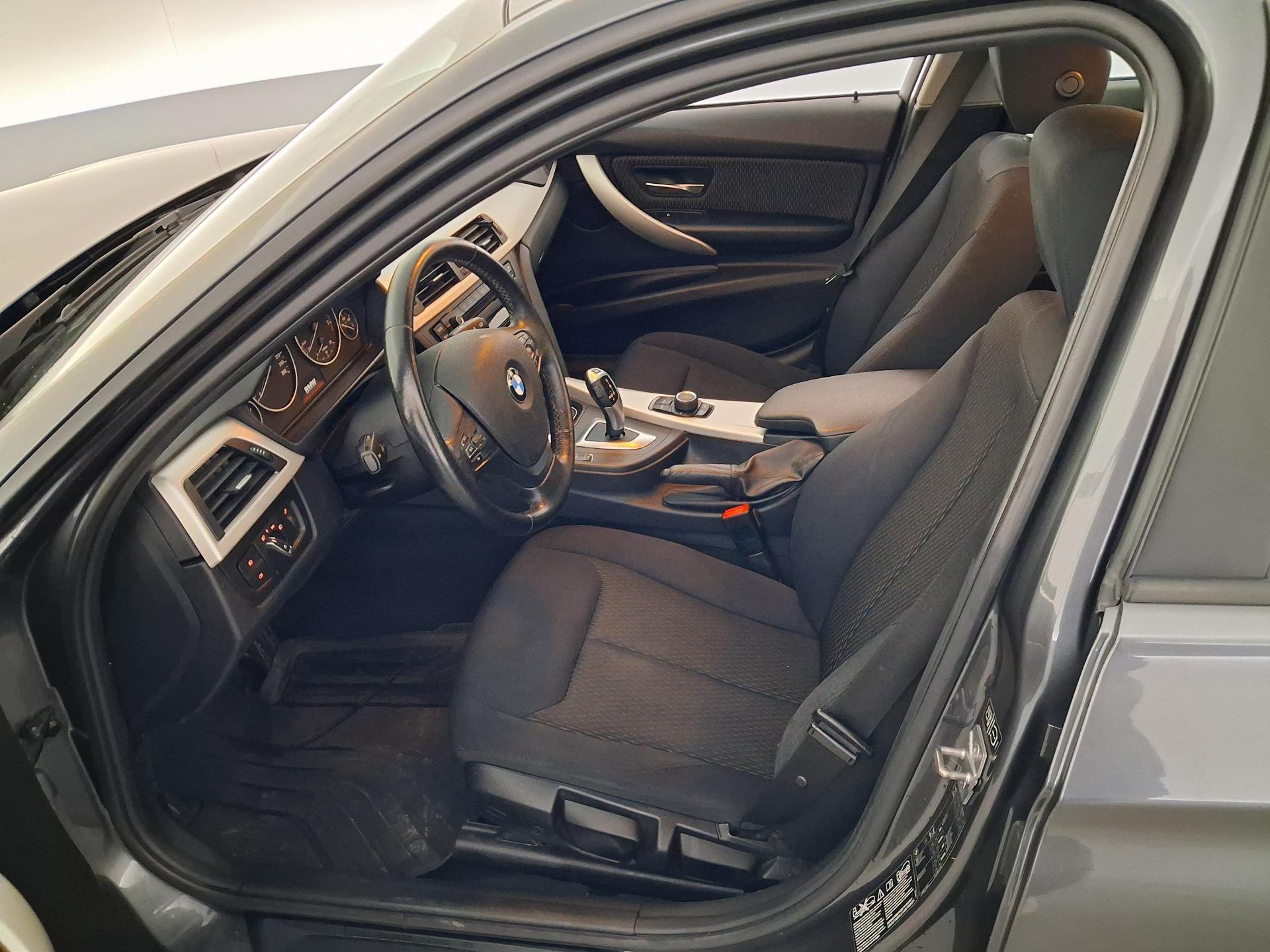BMW 320 xDrive Sedan Steptronic 184hv 2013, bild 7/20
