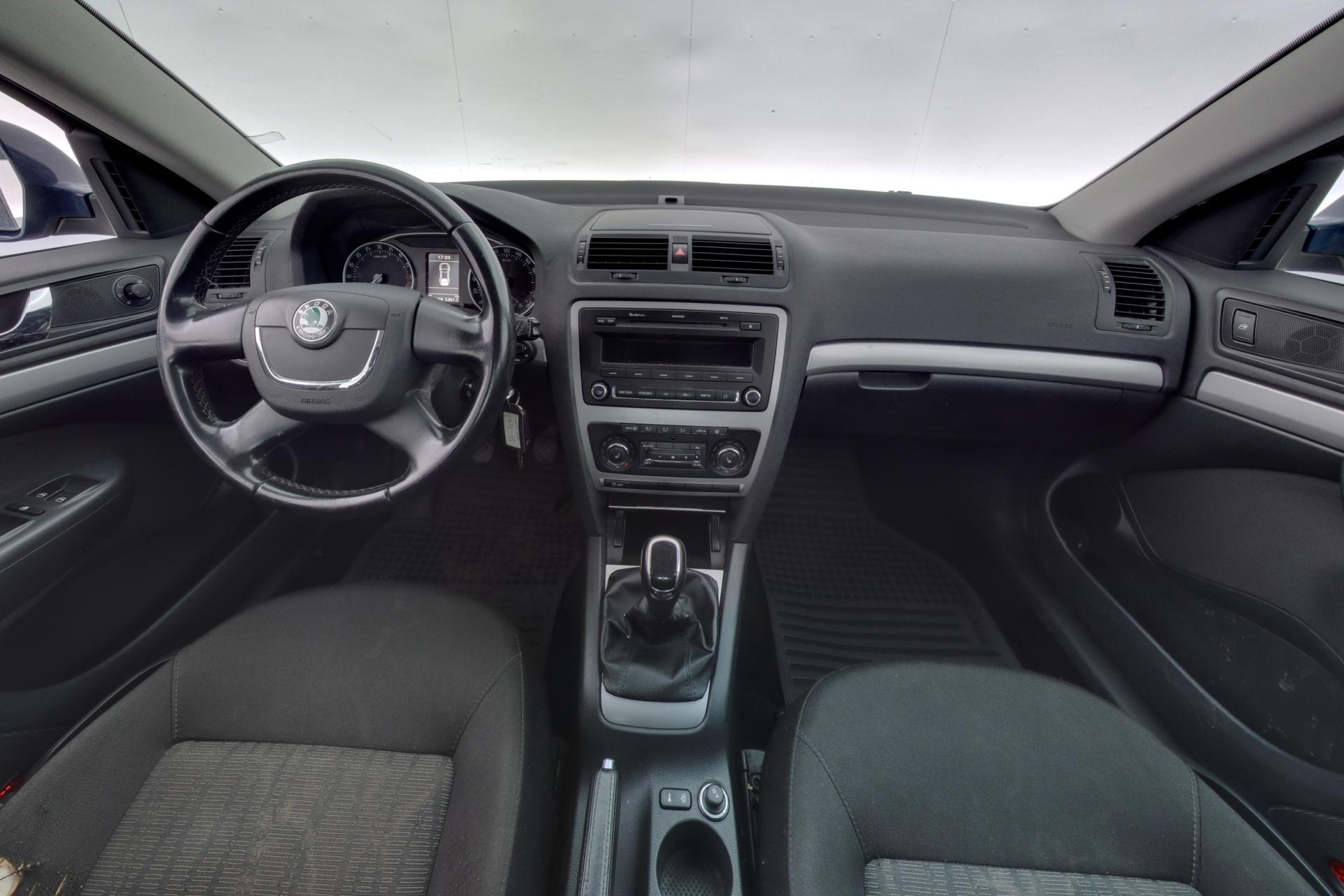 Skoda Octavia 1.6 TDI Elegance 2011, bild 7/24